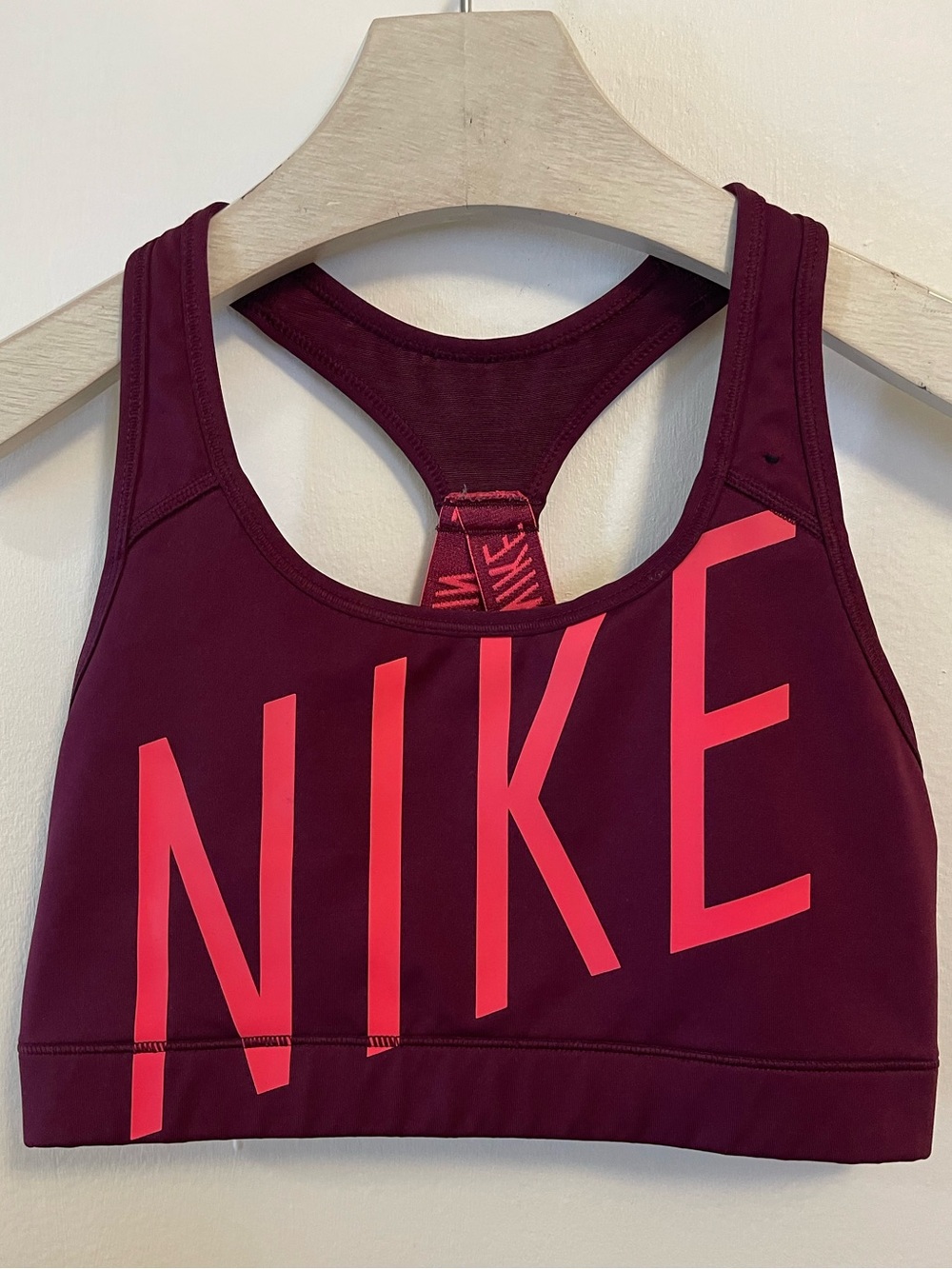 Nike Women's Victory Dri Fit Compression Sports Bra Racerback Burgundy Medium